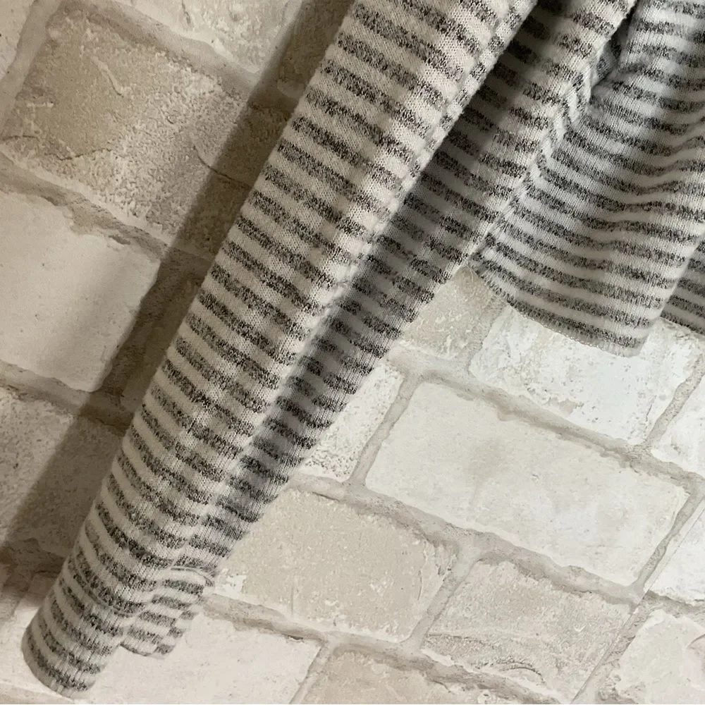 Wild Fable Gray & White Striped Long Sleeve Crop Top Size L